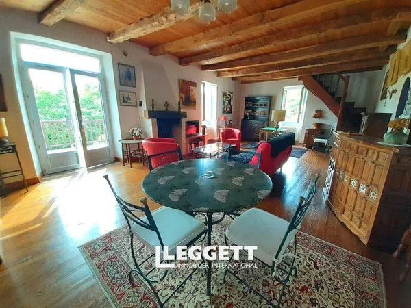 Maison 8 pièces 243 m²