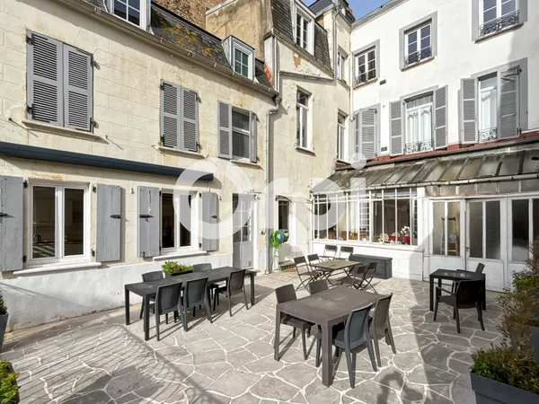 Maison 9 pièces 365 m²