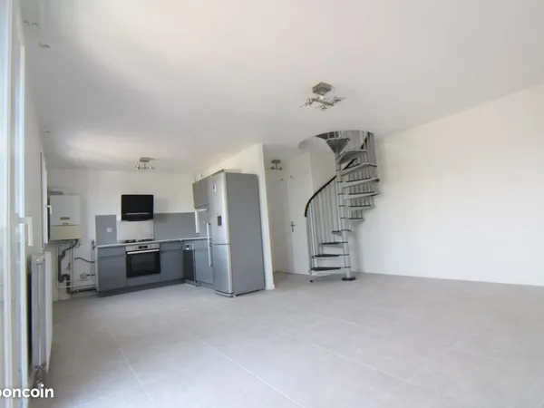 Location t2 duplex +bureau
