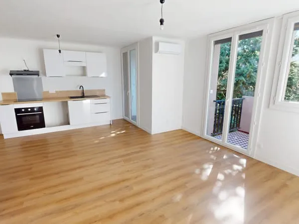 T3 lumineux avec balcon Marseille 11e
