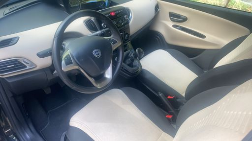Lancia Ypsilon 1.2 69 - Gold – 2014 – 57800 km – Essence – Boîte Manuelle — photo 21