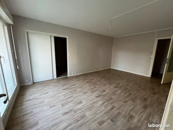À louer appartement 4 pièces à Fougères