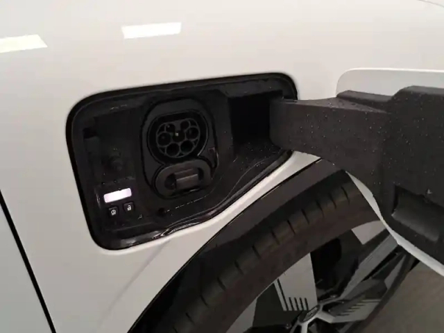Renault Megane e-tech ev60 220 ch super charge — photo 21