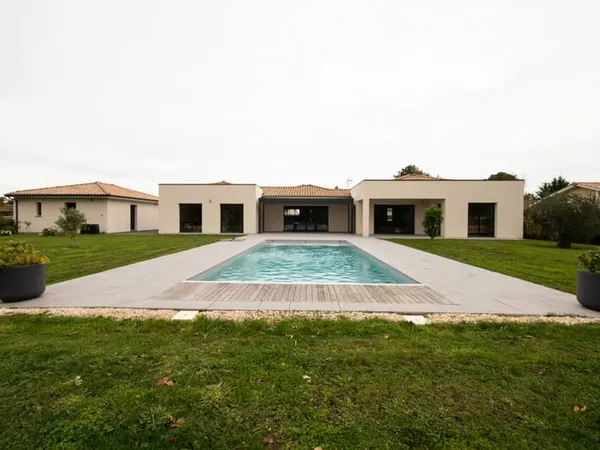ARCHITECTURE CONTEMPORAINE - 2020 -MAISON AVEC PISCINE ET GARAGE DOUBLE