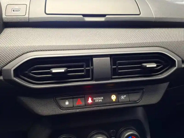 Dacia Sandero sce 65 — photo 34