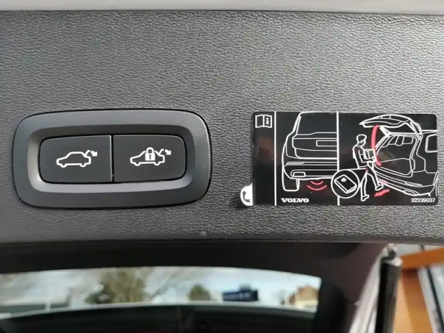 Volvo Xc40 t5 recharge 180+82 ch dct7 — photo 8