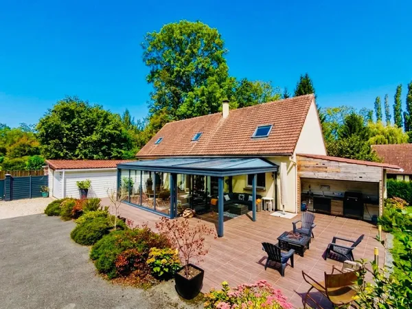 Coup de coeur à Quincampoix : propriété contemporaine d'exception, espaces de vie généreux et cadre 
