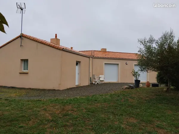 Maison de 2000 de 123 M2 plein centre grand terrain