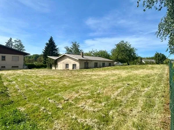 Terrain à bâtir avec grand hangar et joli verger - Pelousey (Grand Besançon)