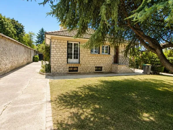 À LOUER MAISON DE PLAIN-PIED AVEC SOUS-SOL VENEUX-LES-SABLONS