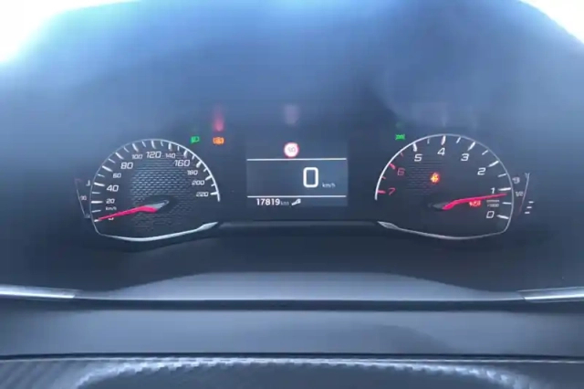 Peugeot 208 100 s&amp;s bvm6 — photo 40