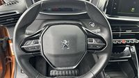 Peugeot 2008 1.2 PureTech 100ch S&S Allure Pack — photo 12