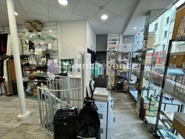 Local commercial 130 m²