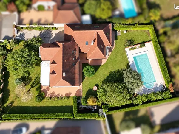 Pavillon 7 pièces 180 m²