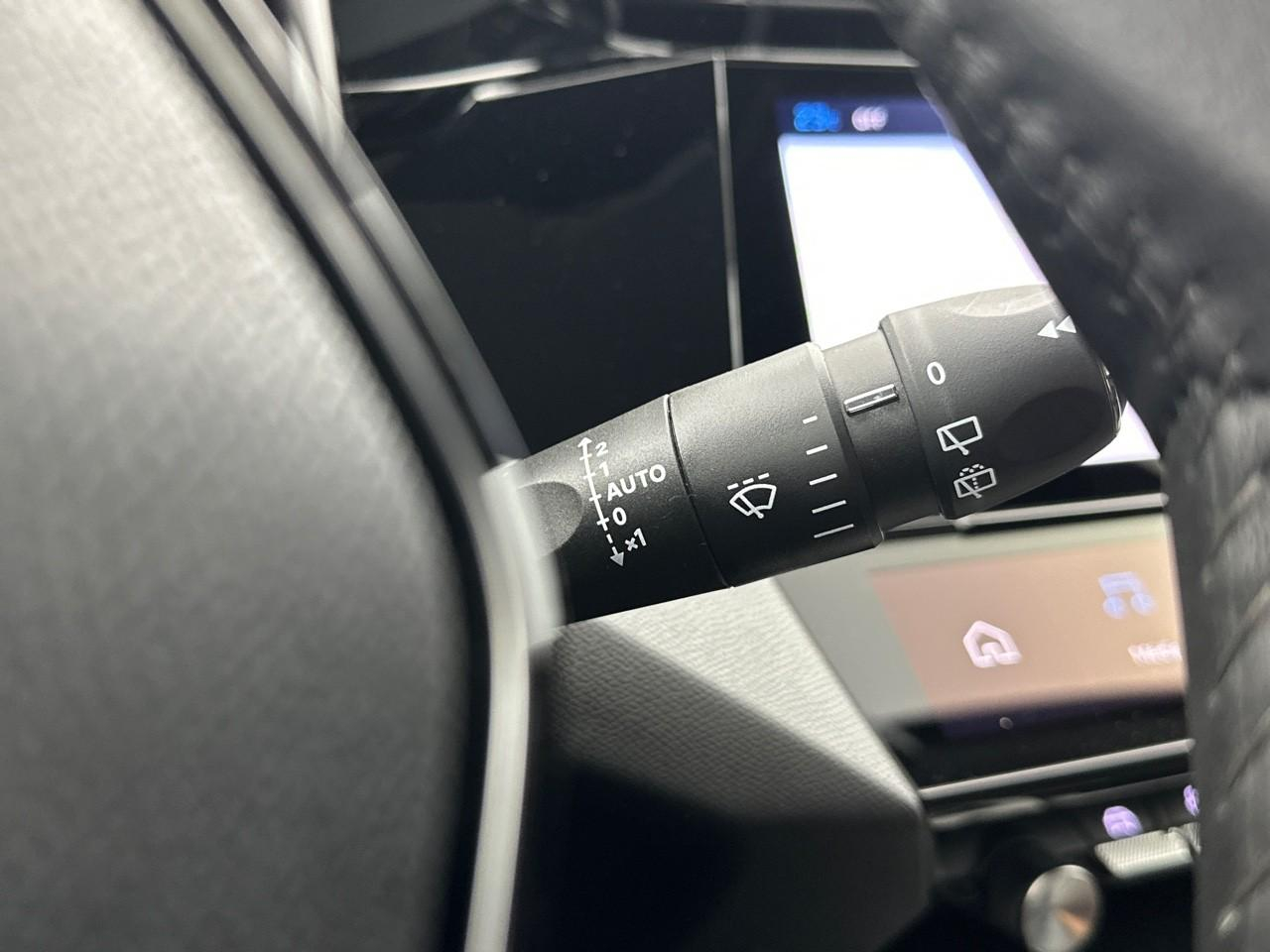 Peugeot 308 hybrid 145 e-dcs6 allure — photo 18