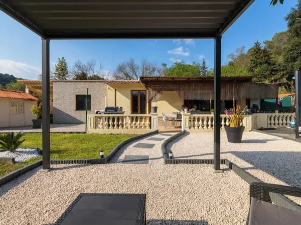 Maison individuelle de plain-pied, 3 pièces de 69 m² / Cagnes sur mer
