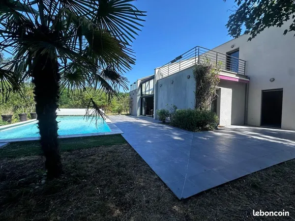 Villa 7 pièces 163 m²