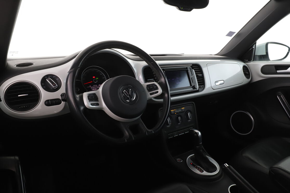 Volkswagen Beetle Cabriolet 2.0 TDI BlueMotion Tech Couture DSG6 — photo 10
