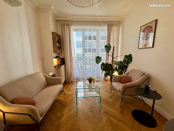 Cabinet de consultation 14 m² tout équipé, climatisé et sécurisé — Lyon 6e, métro Foch — à partir de