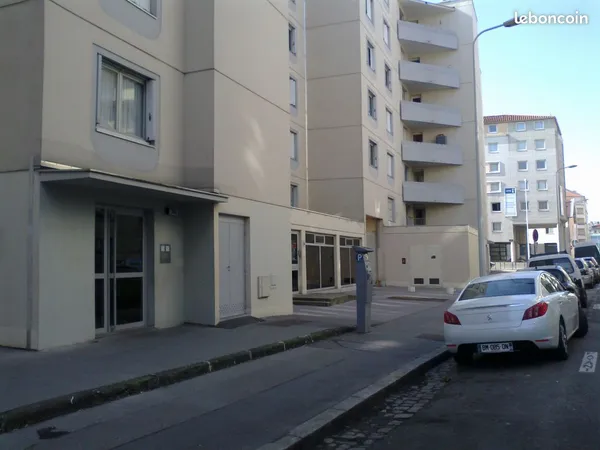 SECTEUR GARIBALDI - Place de parking en sous sol