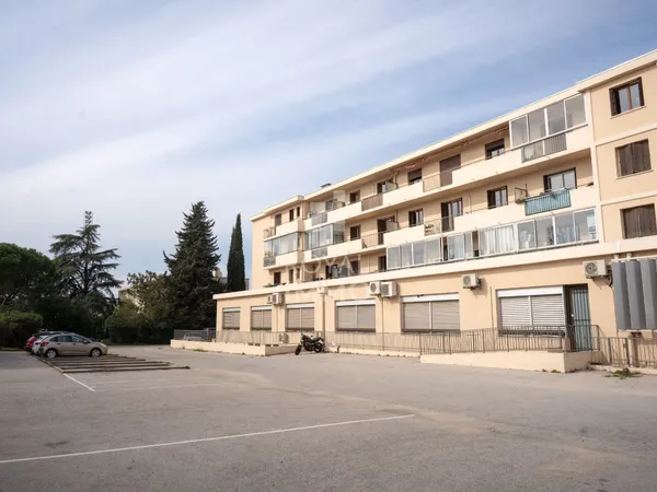 TOULON EST T4 TRAVERSANT + Balcons + Parking