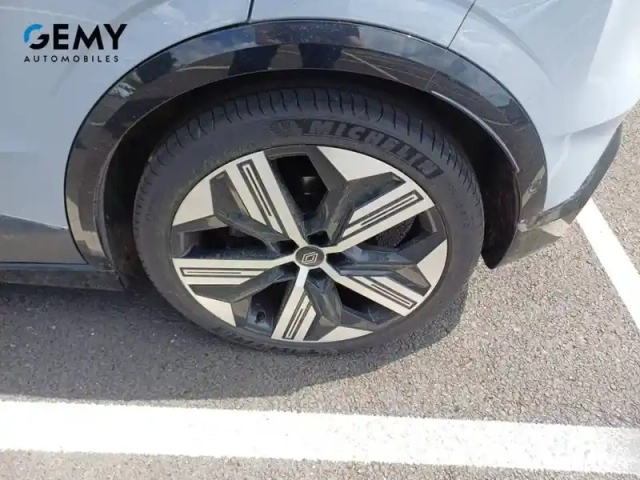 Renault Megane e-tech ev60 220 ch super charge — photo 11