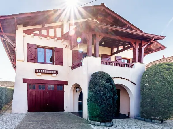 Belle Maison Basque avec prestations et jardin