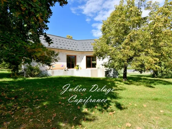 Crots - Maison à terminer avec deux appartements indépendants sur 2 821 m² de terrain