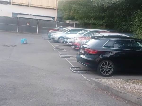 Loue place visiteurs parking