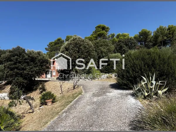 Villa de 190 m² sur Parc Paysager de 6728 m²