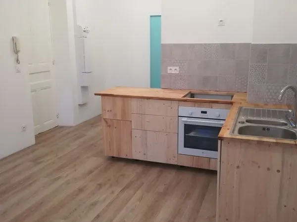 Bel appartement traversant, très lumineux et calme, 40m2 quartier Gare/ Berriat/saint Bruno/Europol