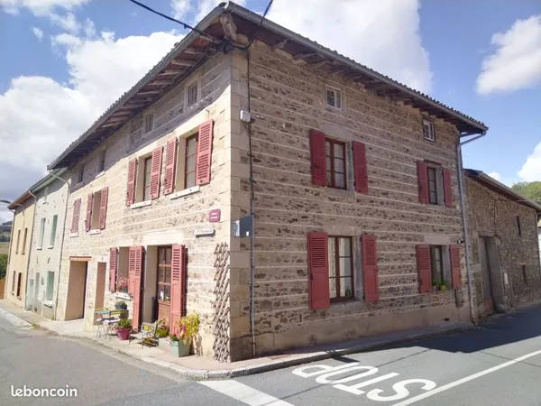 Maison en pierre 110 m². 3 chambres. Jardin. Riverie