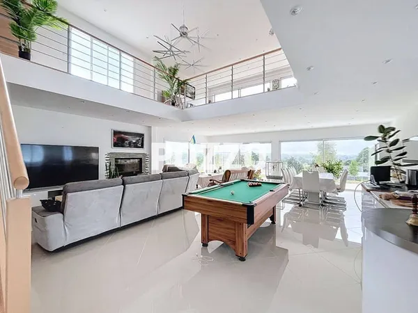 Maison 6 pièces 268 m²
