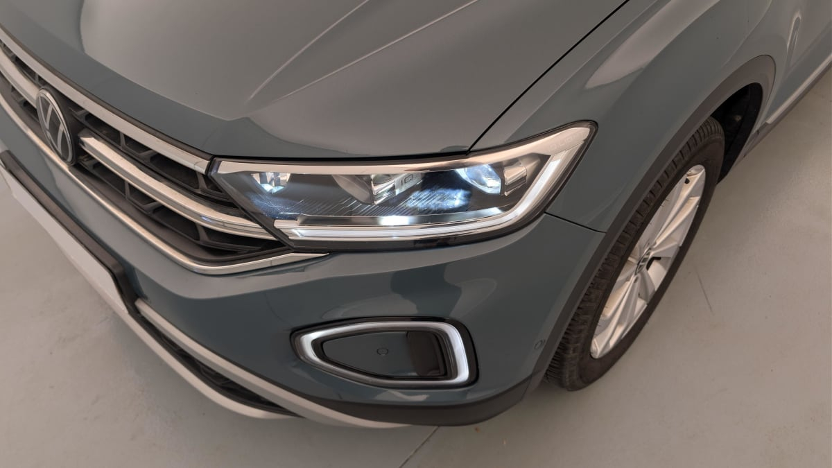 Volkswagen T-Roc — photo 21