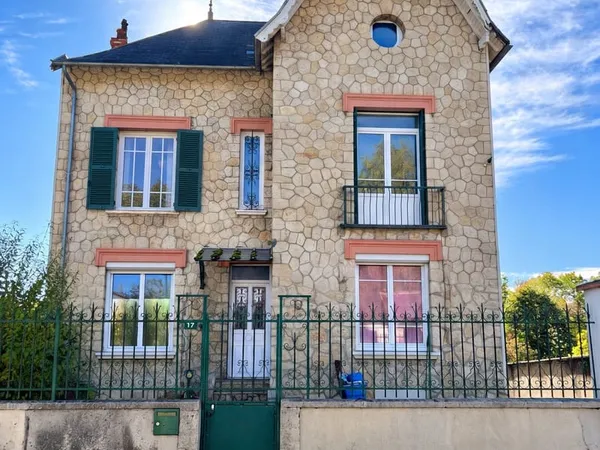 Maison familiale de 190 m2 6 chambres Terrain de 806 m2