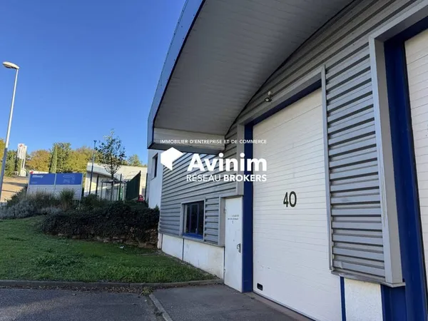 Local d'activité 304 m²