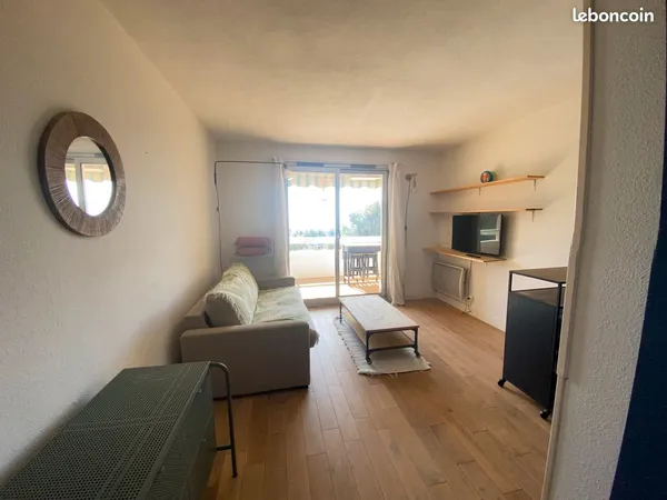 STUDIO ETUDIANT 21M2 et TERRASSE