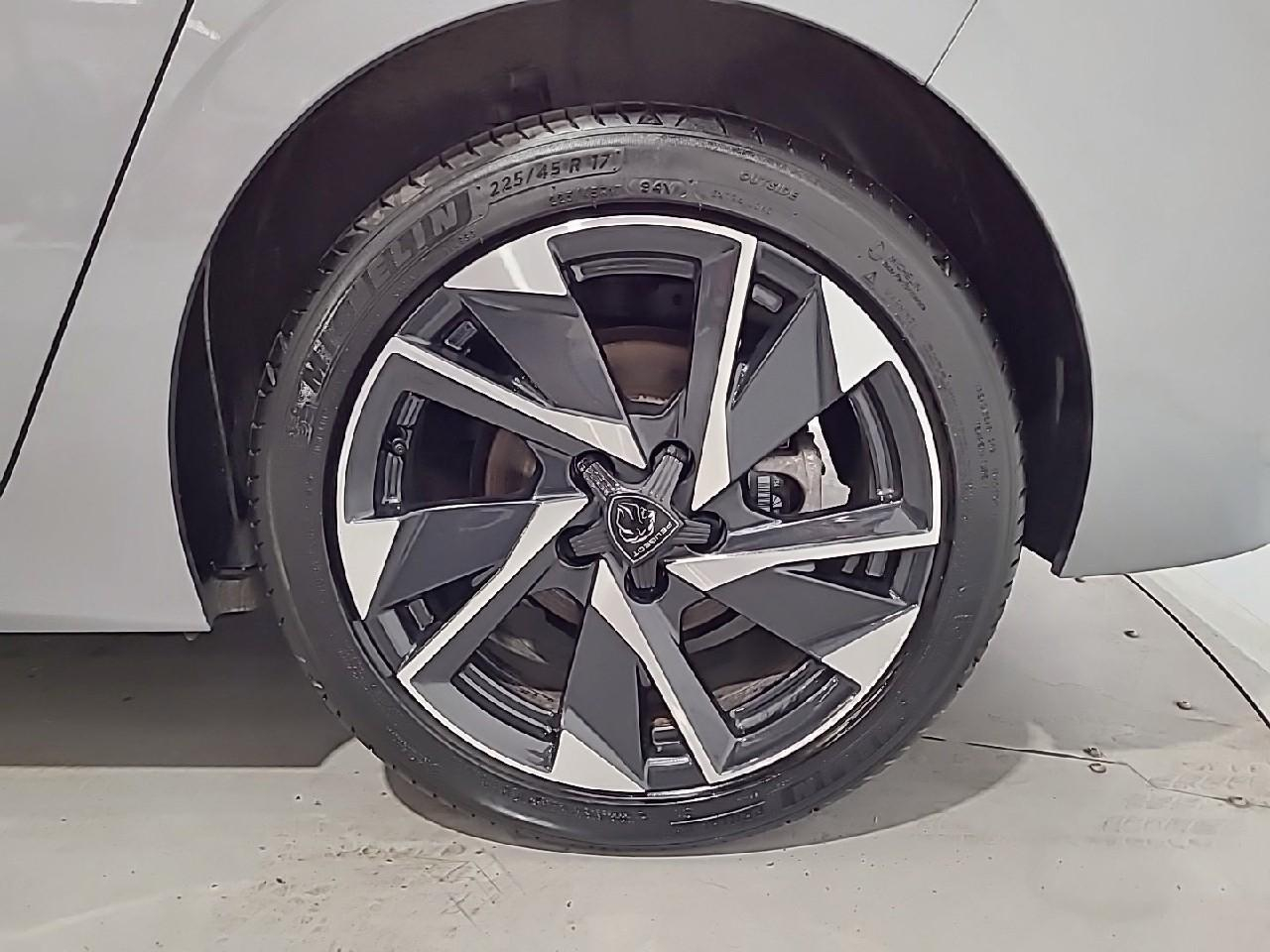 Peugeot 308 hybrid 145 e-dcs6 allure — photo 16