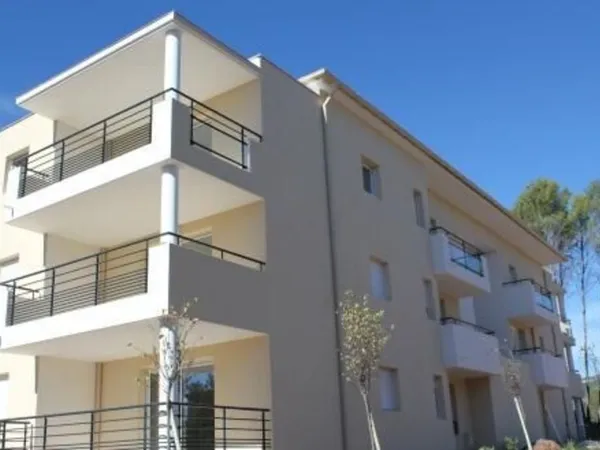 La Bouverie, T2 48m2 , calme, terrasse, garage et parking