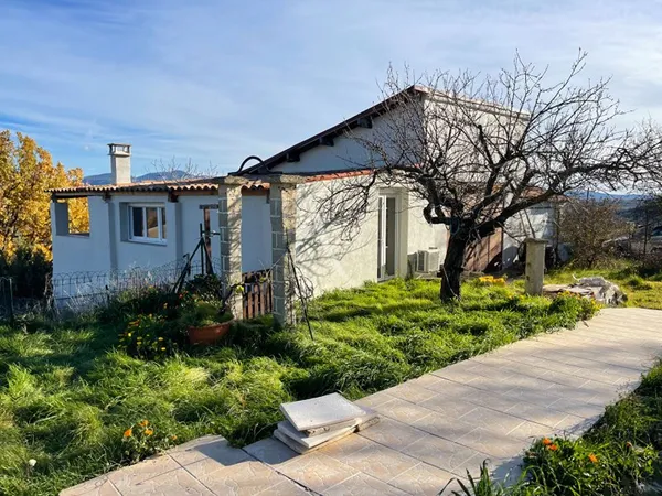 VILLA À PUIMOISSON TYPE 5 SUR 1687M2 DE JARDIN AVEC PISCINE VUE IMPRENABLE DEPENDANCE GARAGE