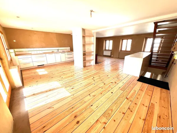 Superbe maison de caractère mitoyenne rénovée années 1750 5P 162m2 sur 3,21 ares avec beaucoup de ca
