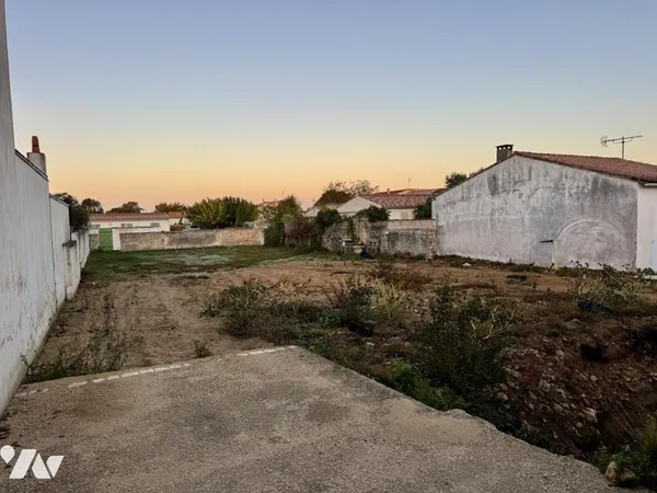 Terrain 648 m²