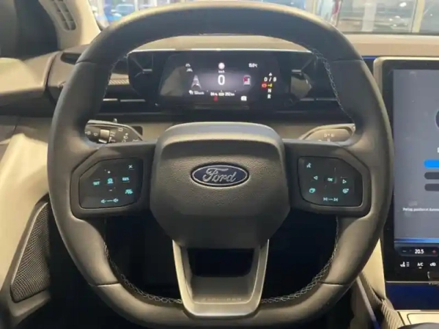 Ford Explorer 286ch extended range 77kwh pack premium rwd — photo 15