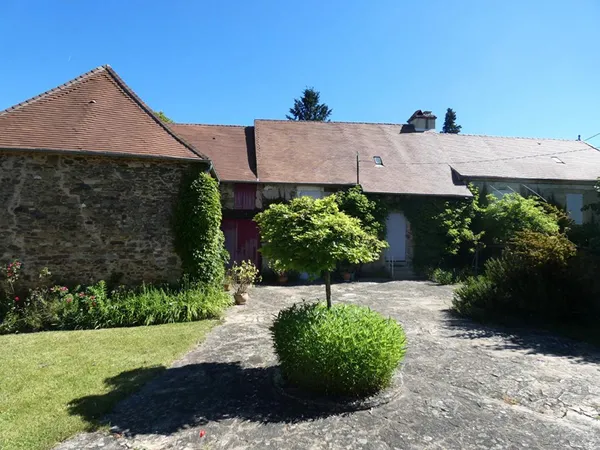 Maison 122 m2 habitables / 2 granges / étable / terrain 3316m²