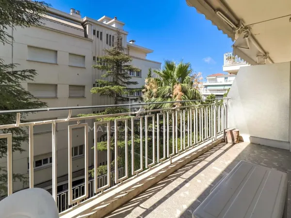 Cimiez – Grand 2 pièces avec terrasse exposée sud au calme !