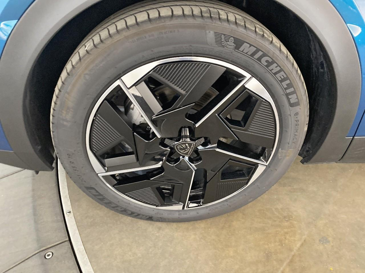 Peugeot 408 hybrid 145 e-dcs6 gt — photo 11