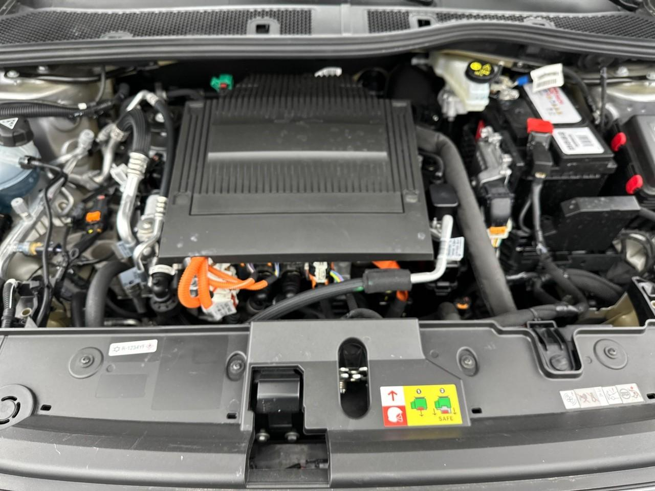 Peugeot 208 electrique 50 kwh 136ch gt — photo 13
