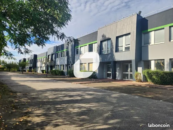 Local industriel 901 m²