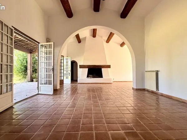 Élégante maison camarguaise de plain-pied de 170 m² sur plus de 1 500 m² de terrain
