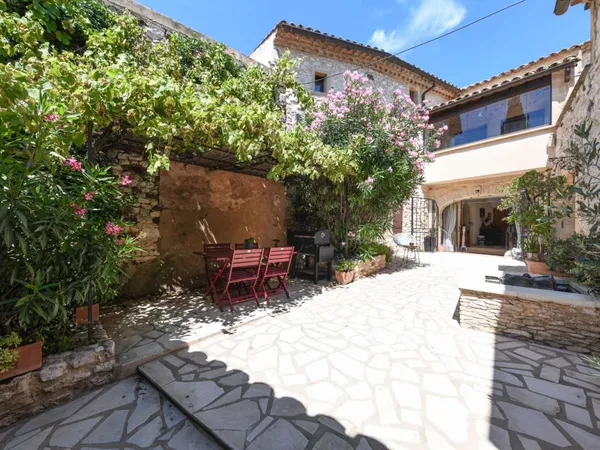 Maison 11 pièces 300 m²